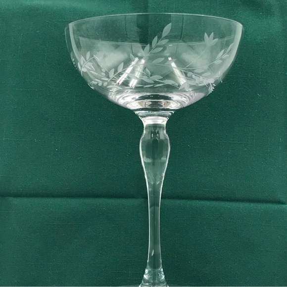 Vintage Etched Glass Champagne Glasses - Picture 3 of 8